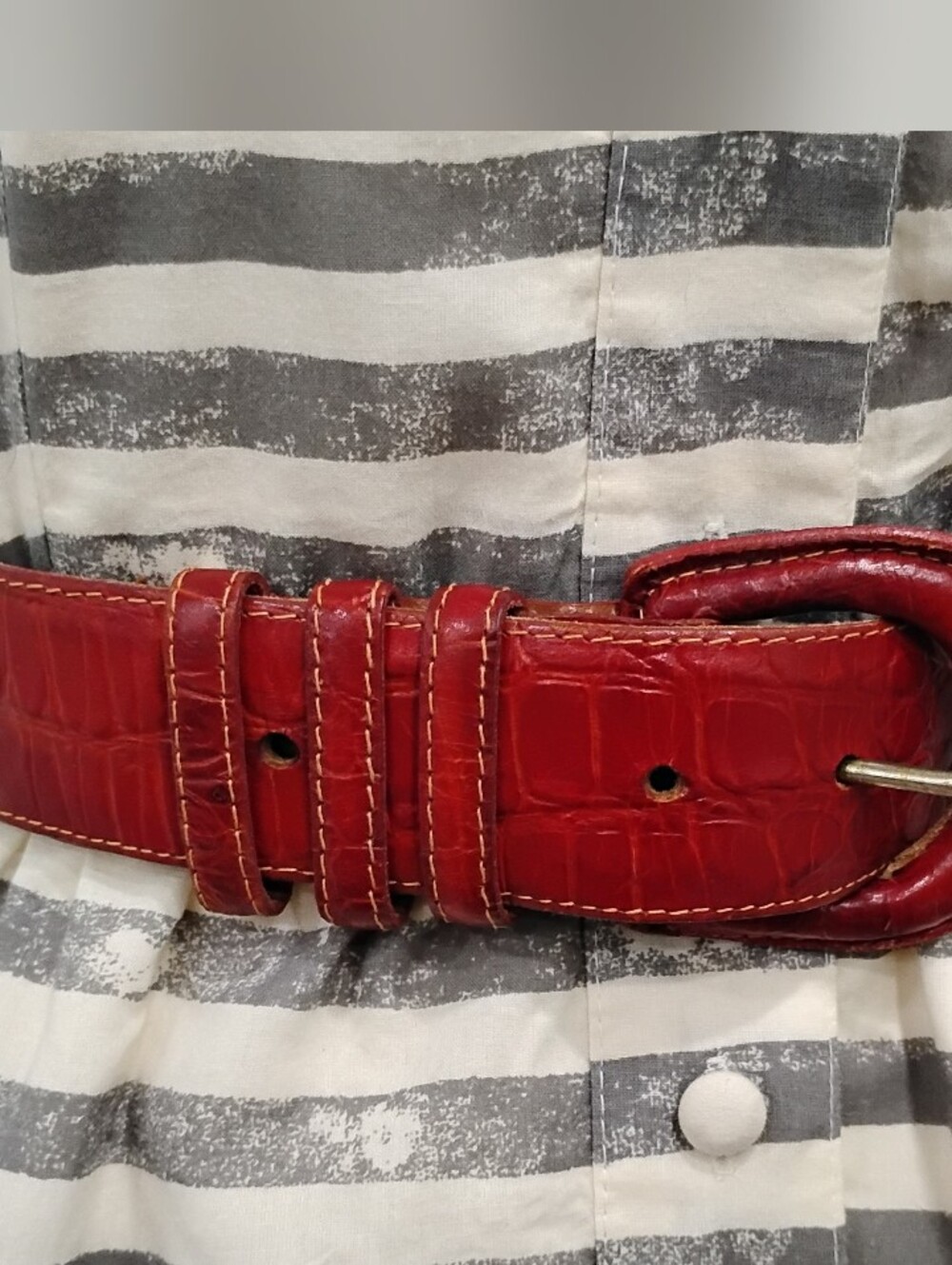VINTAGE RED ITALIAN ALLIGATOR BELT - Picture 11 of 11